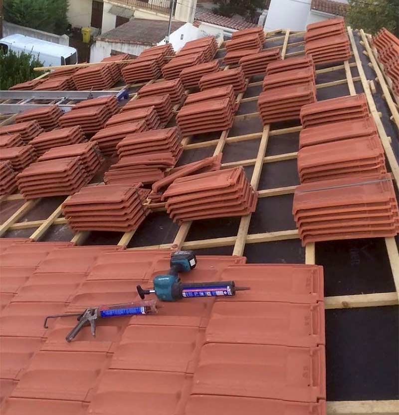 Travaux de couverture en Belgique : Région Flamande, Wallonne et Bruxelles  - HD PRO ROOF : artisan couvreur. Travaux de couverture et faîtage en neuf et en rénovation - Dépannage urgent de votre toiture ! Zinguerie. Pose de Vélux. Intervention en Belgique : Région Flamande, Wallonne et Bruxelles