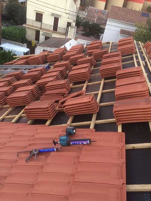 HD PRO ROOF : artisan couvreur en Belgique : Région Flamande, Wallonne et Bruxelles : Travaux de couverture, zinguerie, nettoyage démoussage peinture hydrofuge toiture, étanchéité toit terrasse, isolation toit / comble, traitement bois charpente,, nettoyage, démoussage, imperméabilisation, ravalement peinture façade, pose débardage et nettoyage des extérieurs. Intervention en Belgique : Région Flamande, Wallonne et Bruxelles